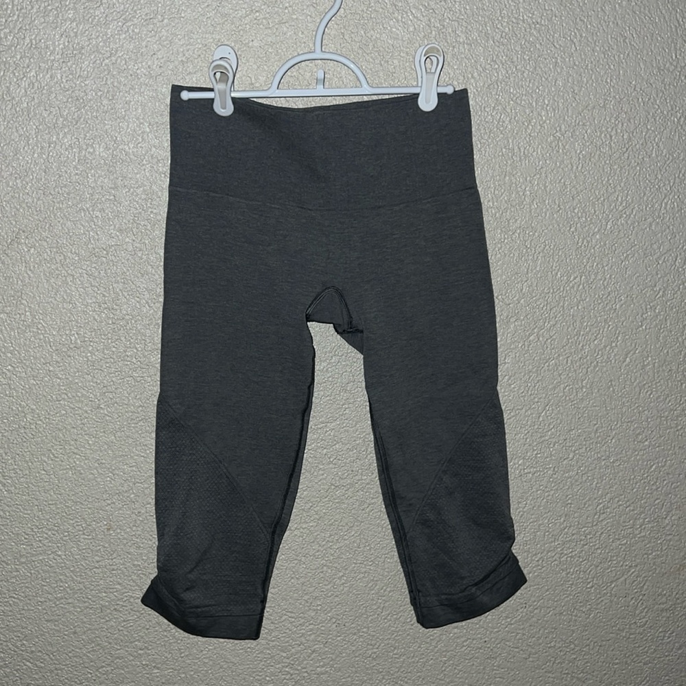 Seamless lululemon capris
